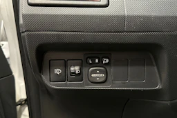 valkoinen Toyota Auris 2012 kuva 29.