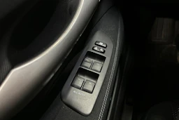 valkoinen Toyota Auris 2012 kuva 30.