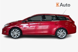 met. punainen Toyota Auris 2013 kuva 6.