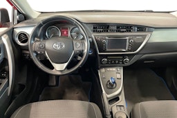 met. punainen Toyota Auris 2013 kuva 9.