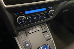 met. punainen Toyota Auris 2013 kuva 17.