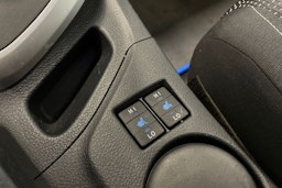 met. punainen Toyota Auris 2013 kuva 18.