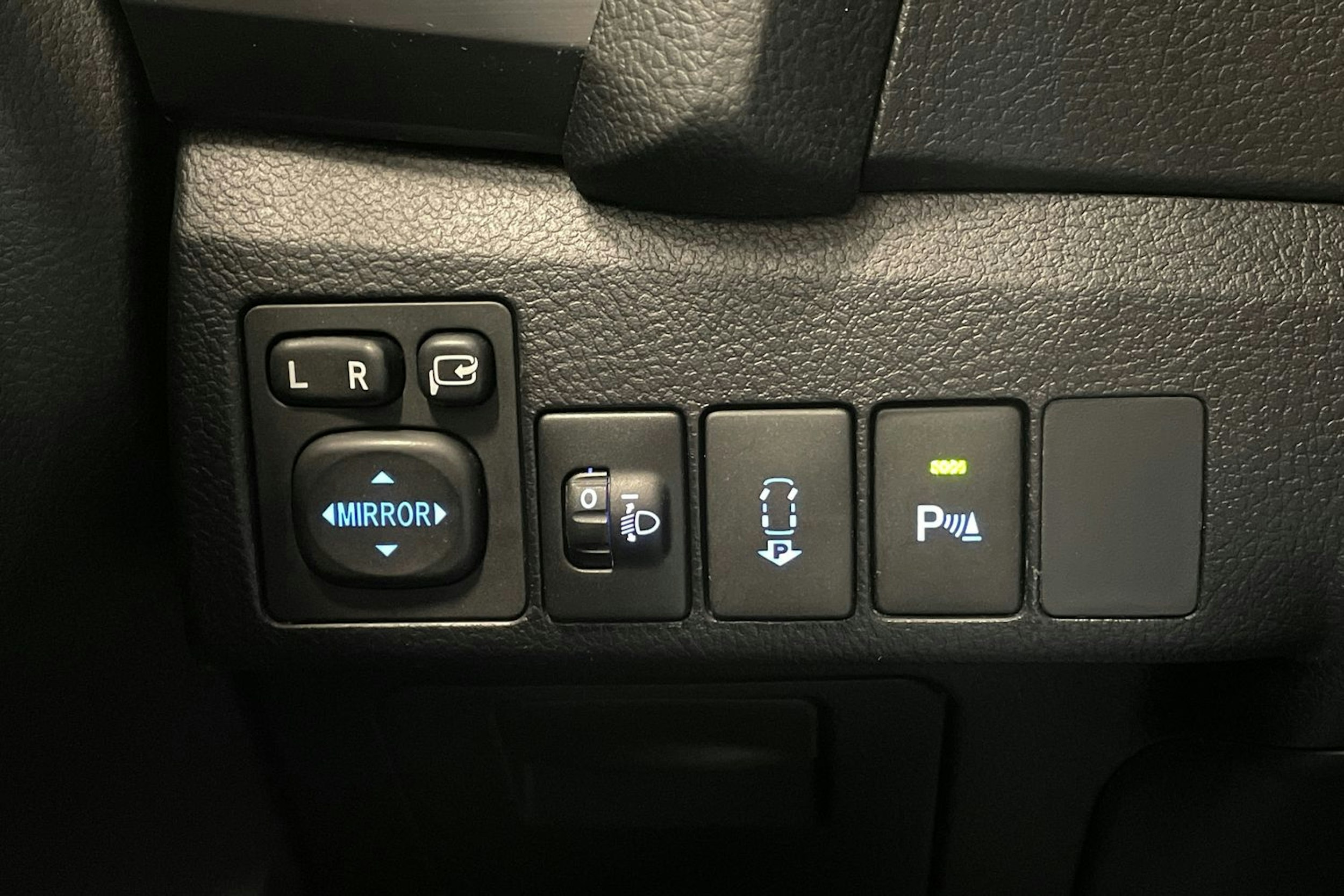 met. punainen Toyota Auris 2013 kuva 19.