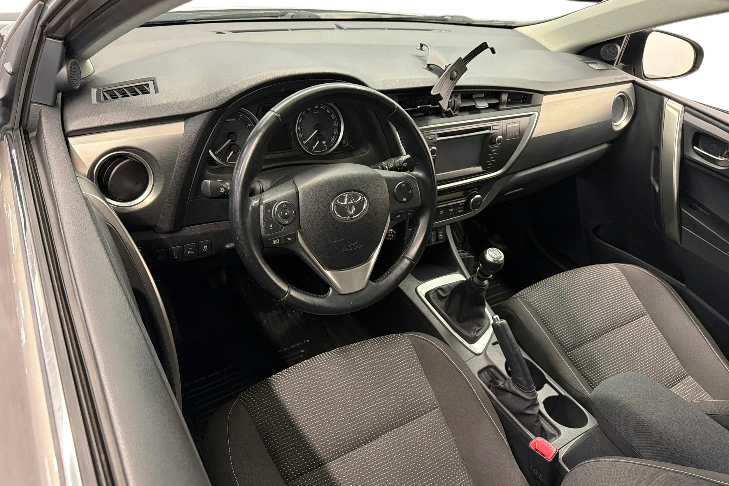 ruskea (beige) Toyota Auris 2013 kuva 9.