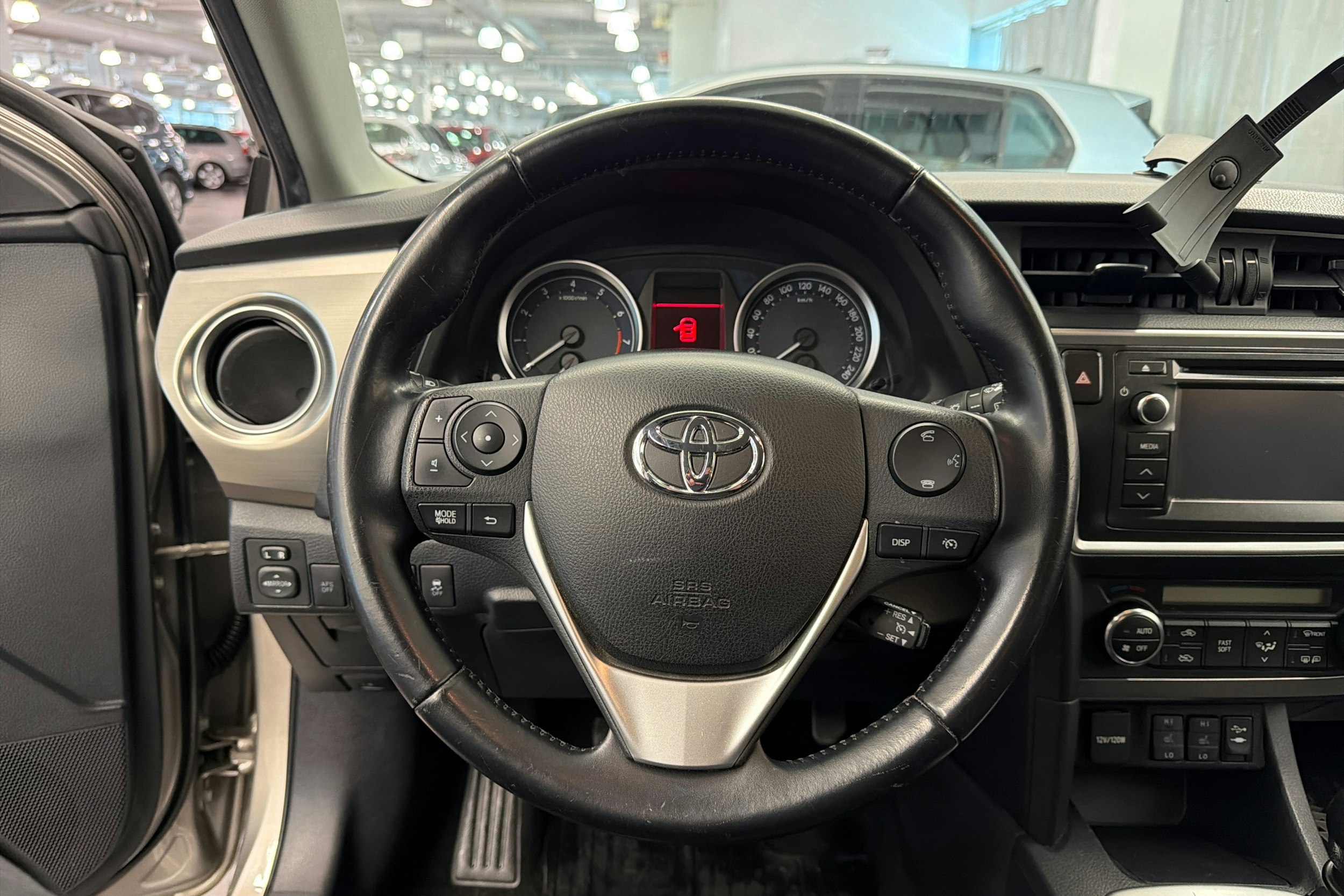 ruskea (beige) Toyota Auris 2013 kuva 14.