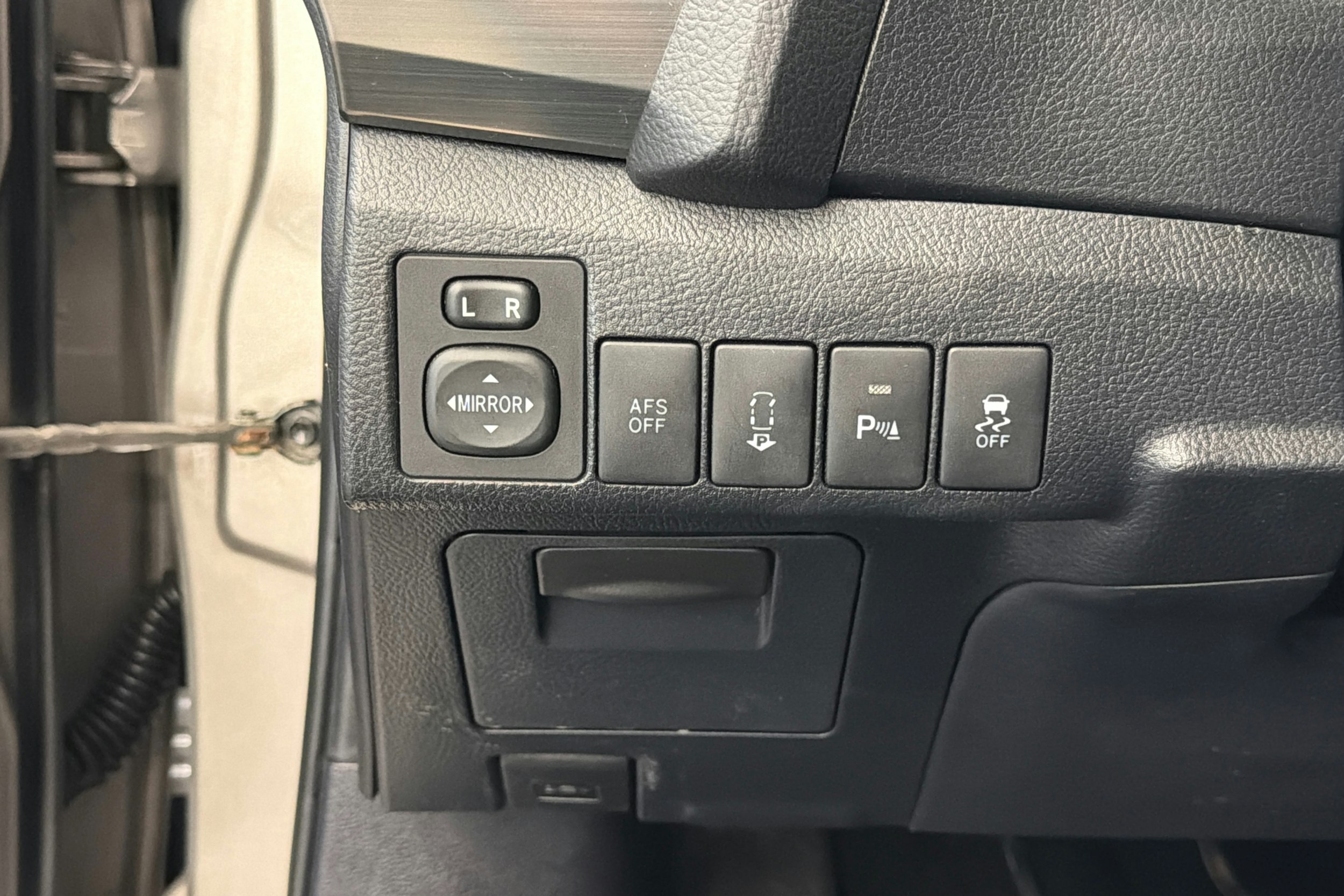 ruskea (beige) Toyota Auris 2013 kuva 16.