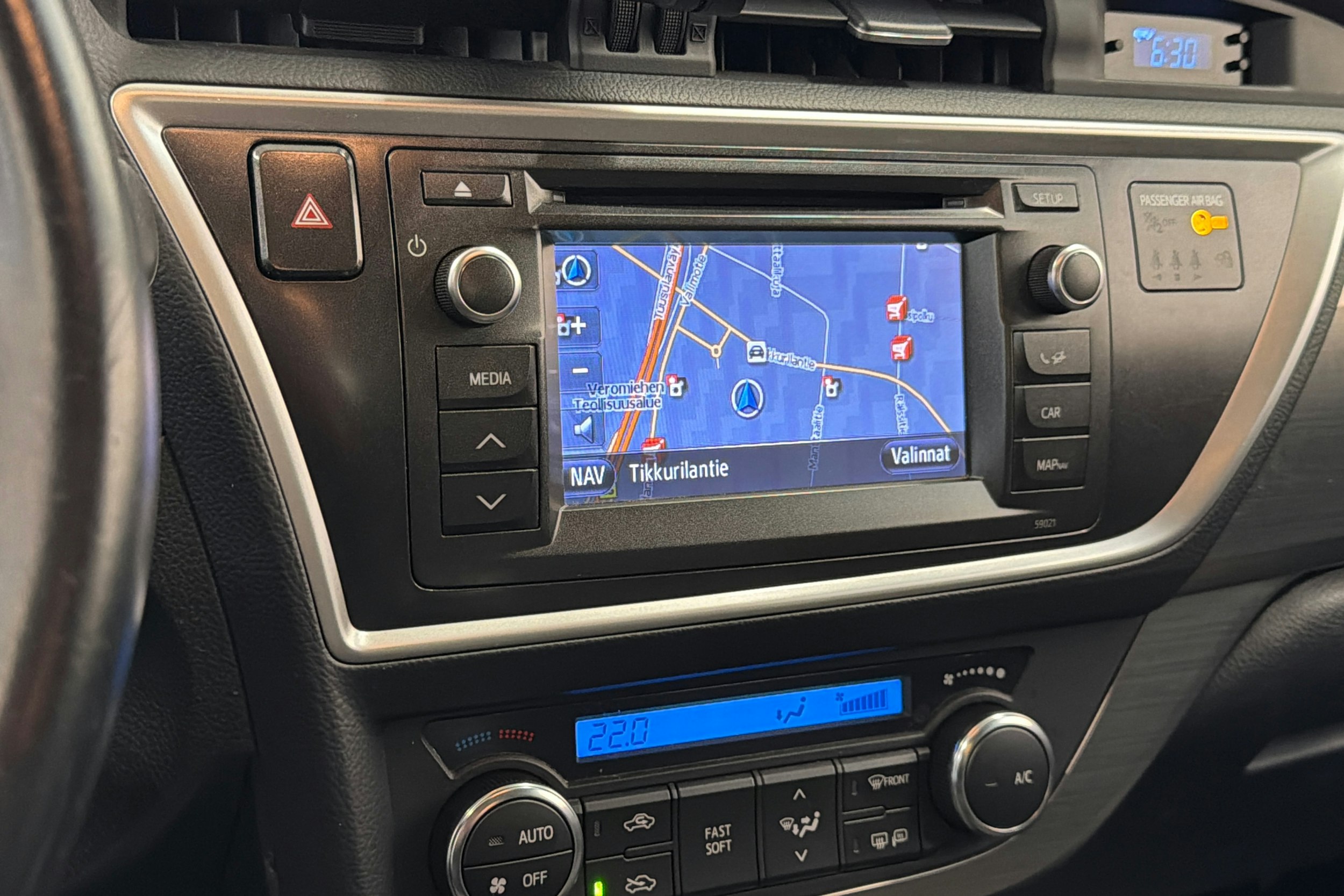 ruskea (beige) Toyota Auris 2013 kuva 18.