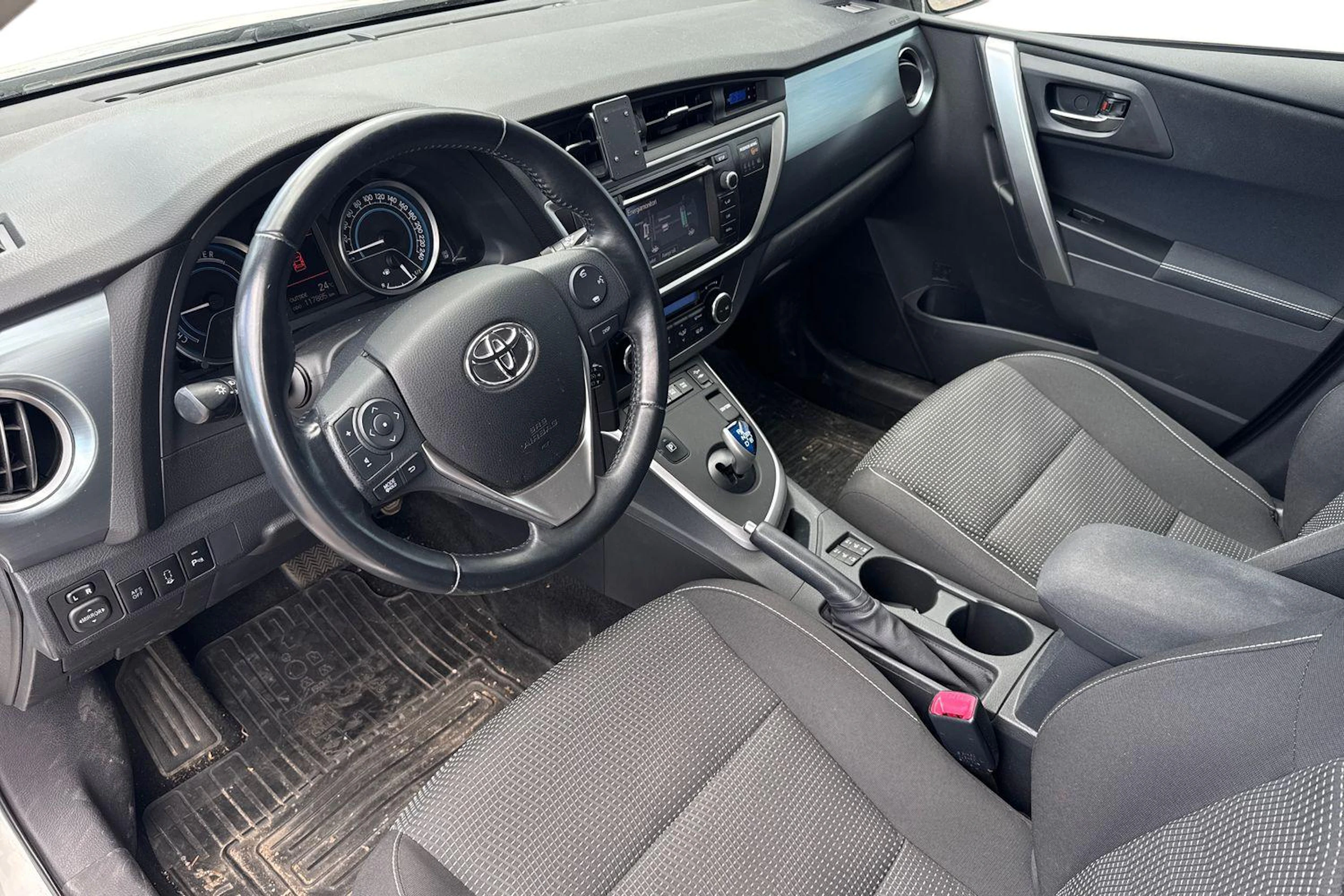 valkoinen Toyota Auris 2013 kuva 3.