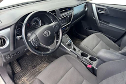 valkoinen Toyota Auris 2013 kuva 3.