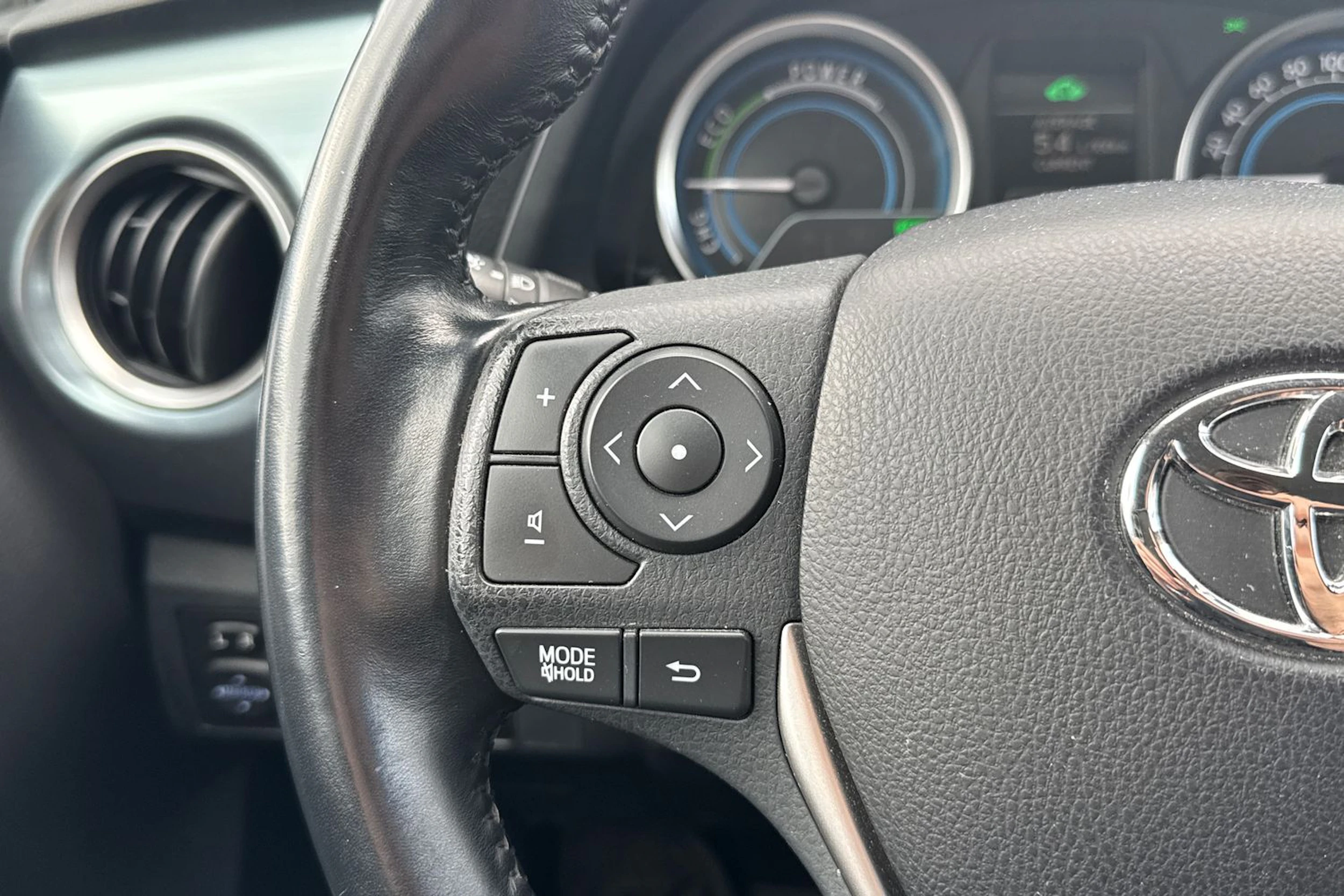 valkoinen Toyota Auris 2013 kuva 8.
