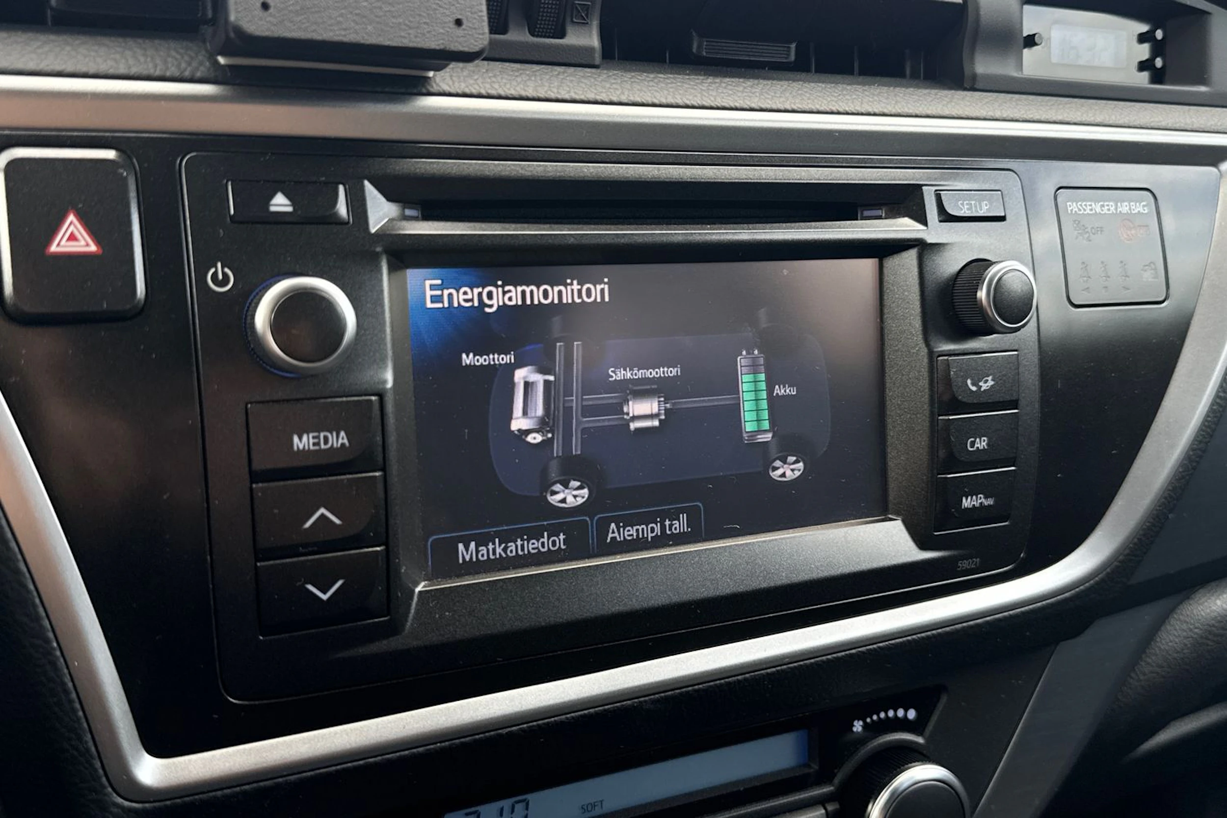 valkoinen Toyota Auris 2013 kuva 10.