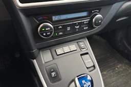 valkoinen Toyota Auris 2013 kuva 11.