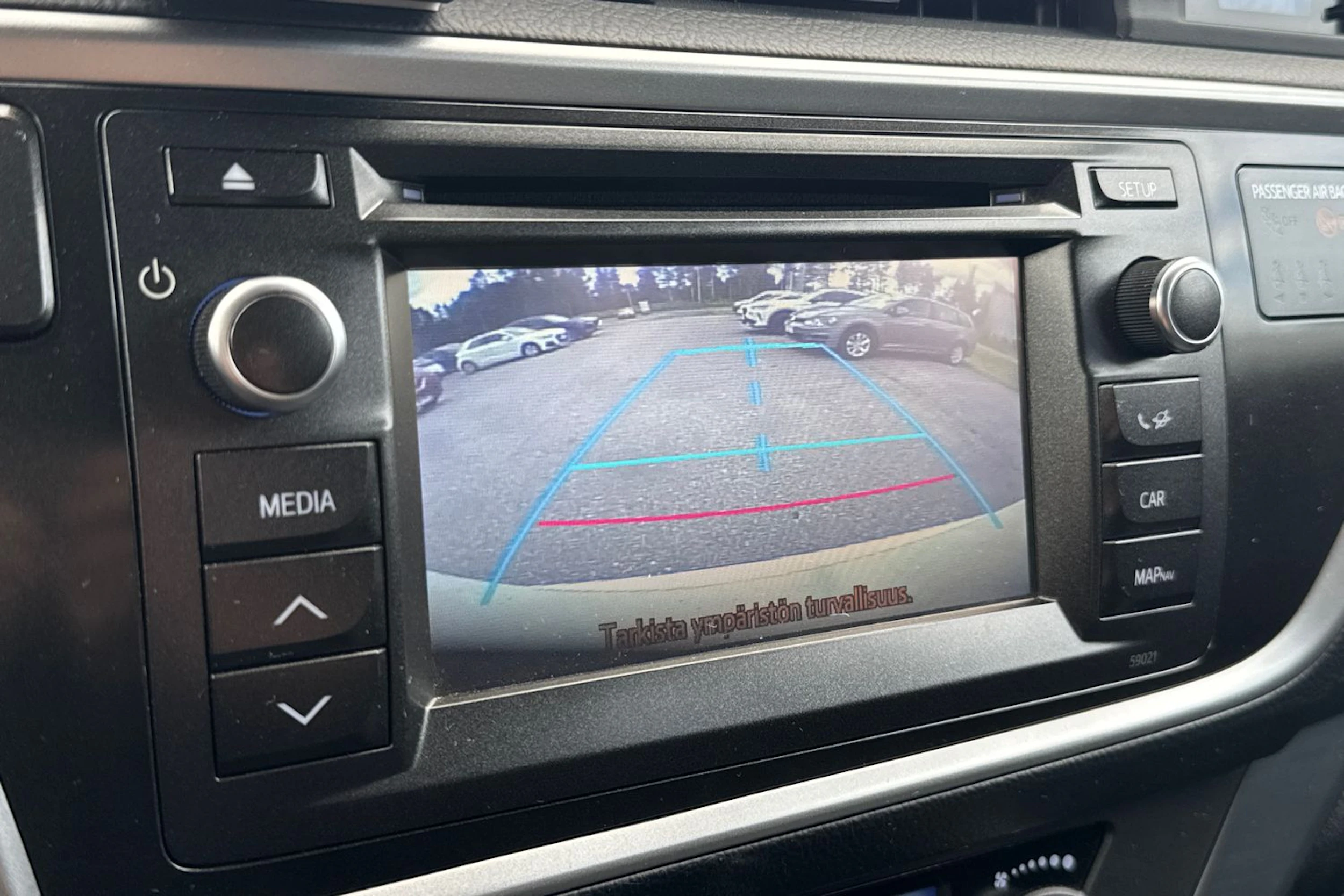 valkoinen Toyota Auris 2013 kuva 14.