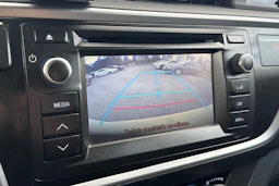 valkoinen Toyota Auris 2013 kuva 14.