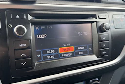 valkoinen Toyota Auris 2013 kuva 15.