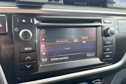 valkoinen Toyota Auris 2013 kuva 16.