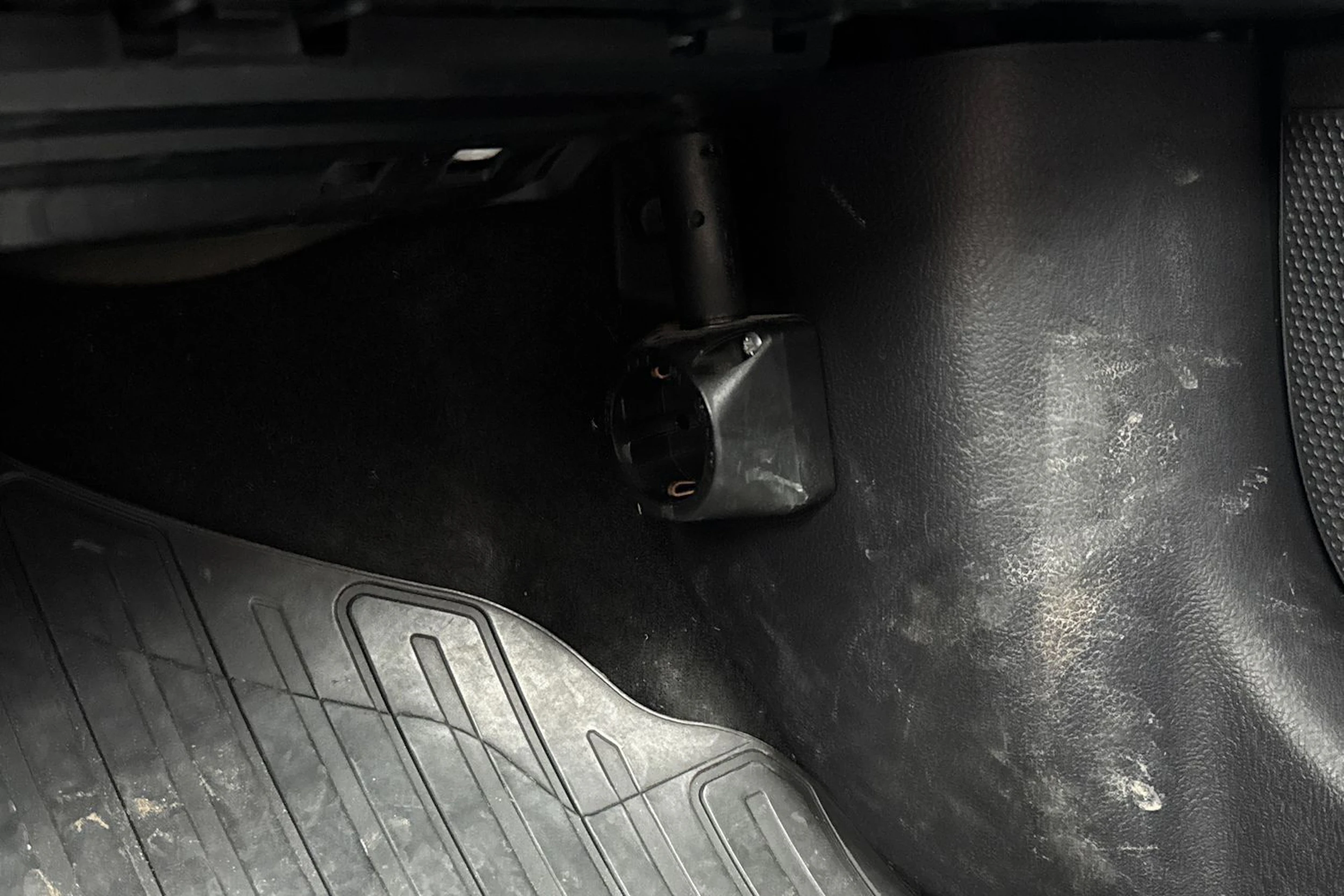 valkoinen Toyota Auris 2013 kuva 17.