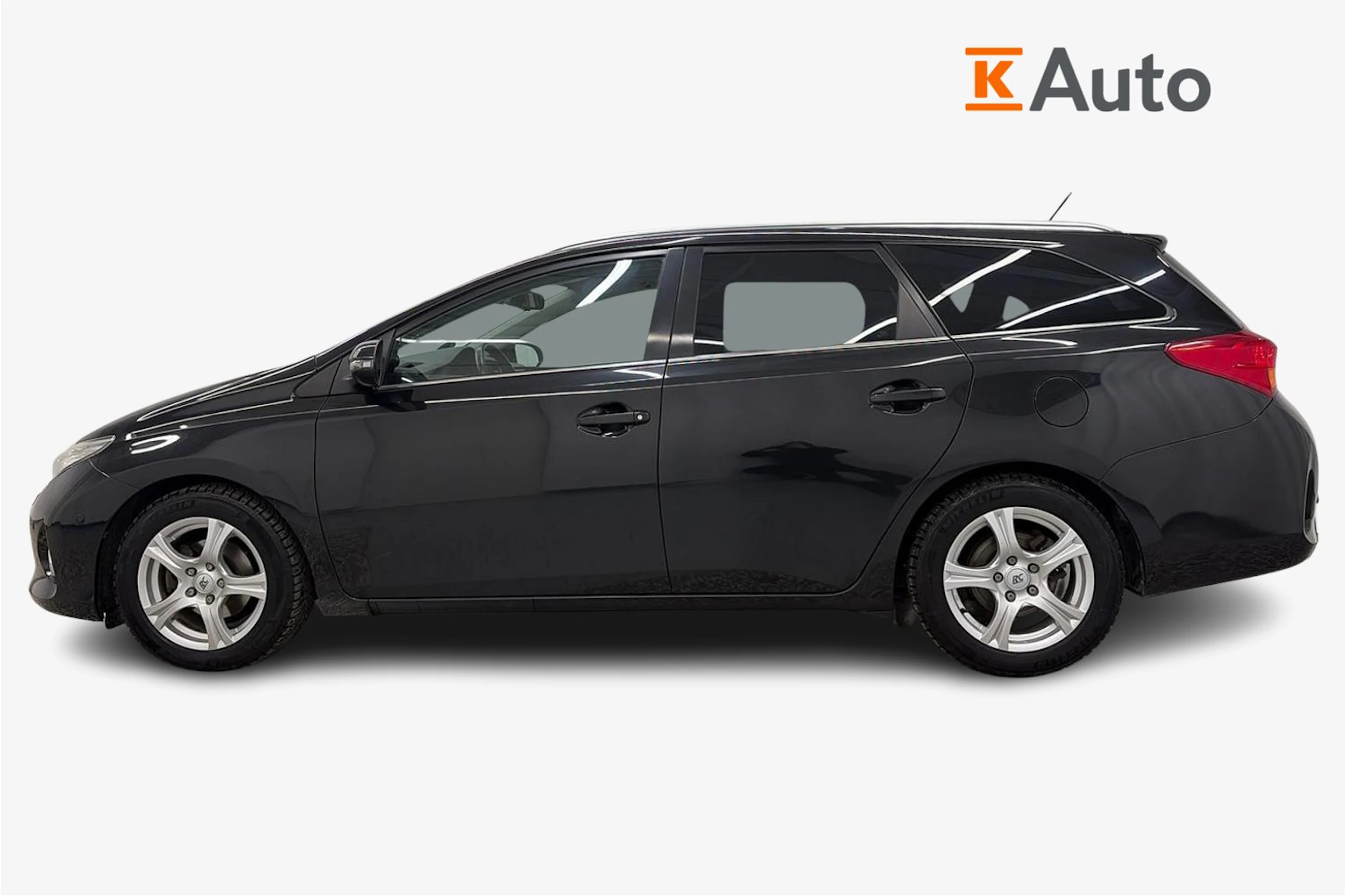 musta Toyota Auris 2013 kuva 5.