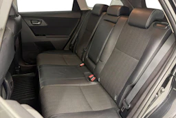 musta Toyota Auris 2013 kuva 8.