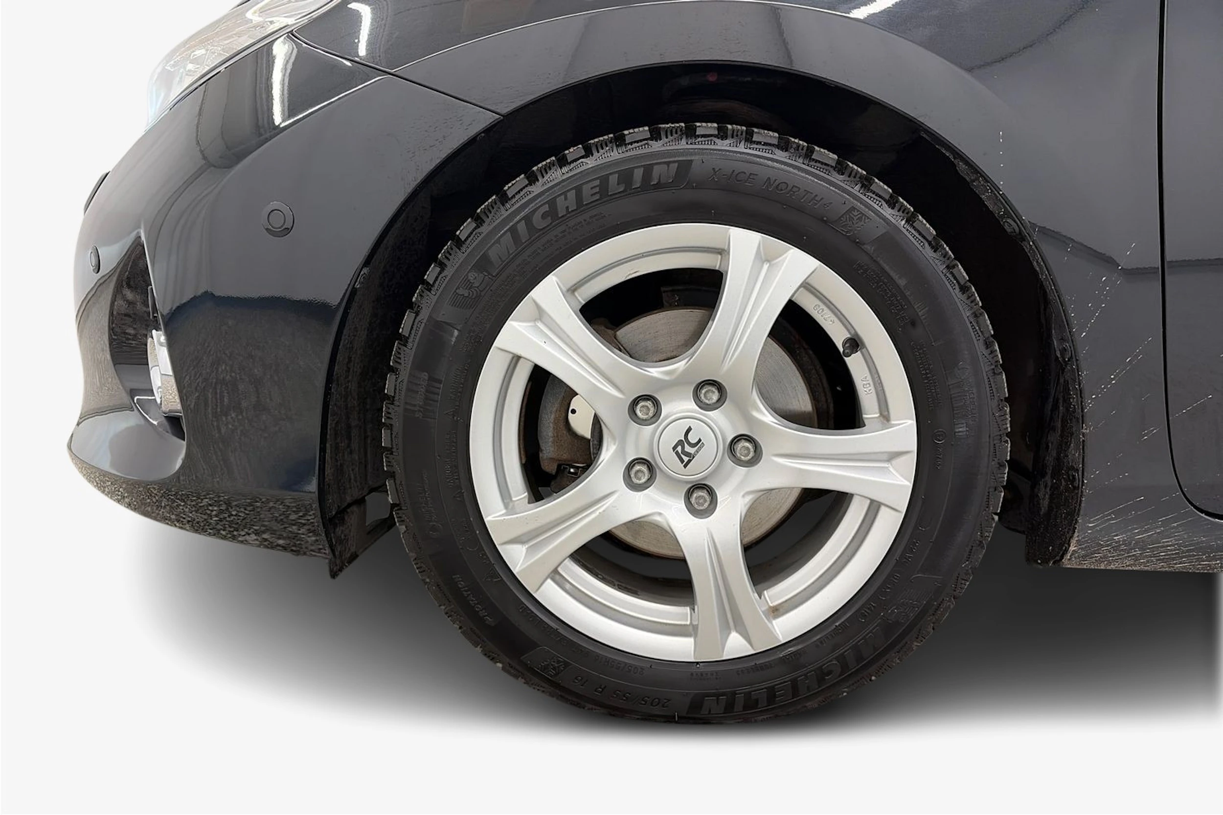 musta Toyota Auris 2013 kuva 9.