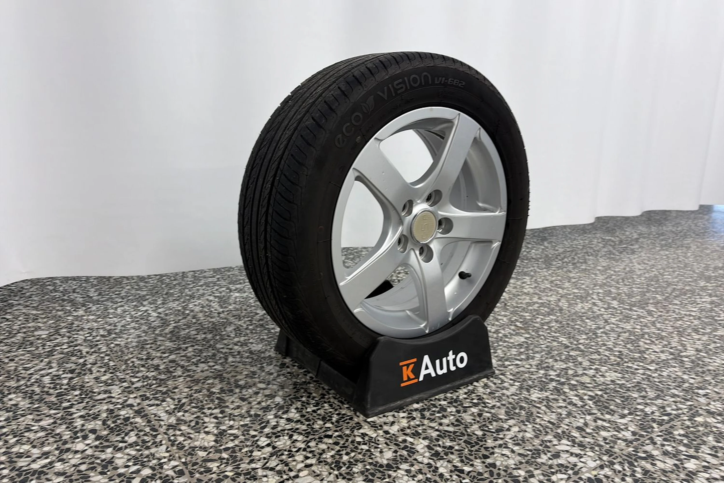 musta Toyota Auris 2013 kuva 10.