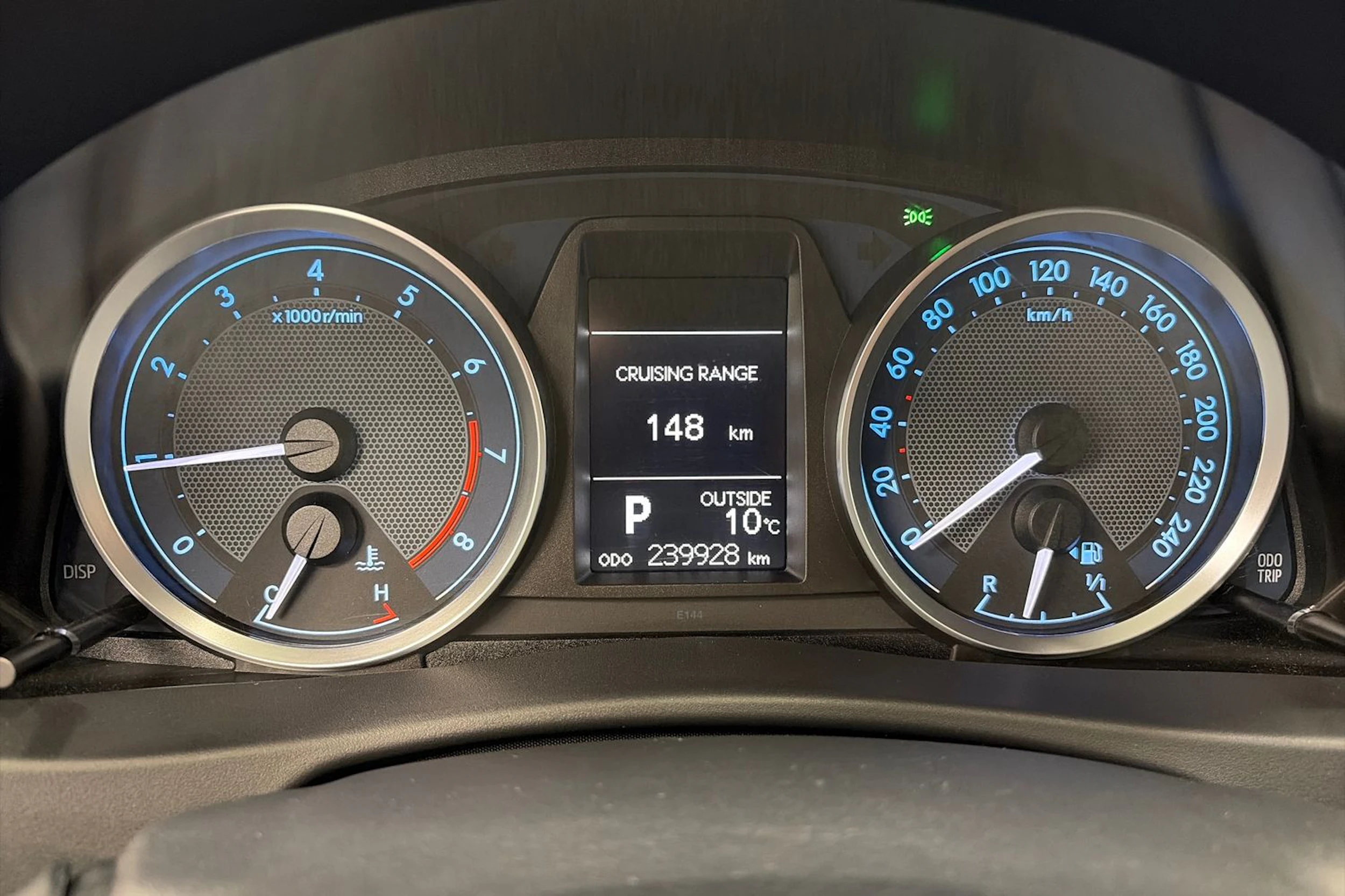 musta Toyota Auris 2013 kuva 12.