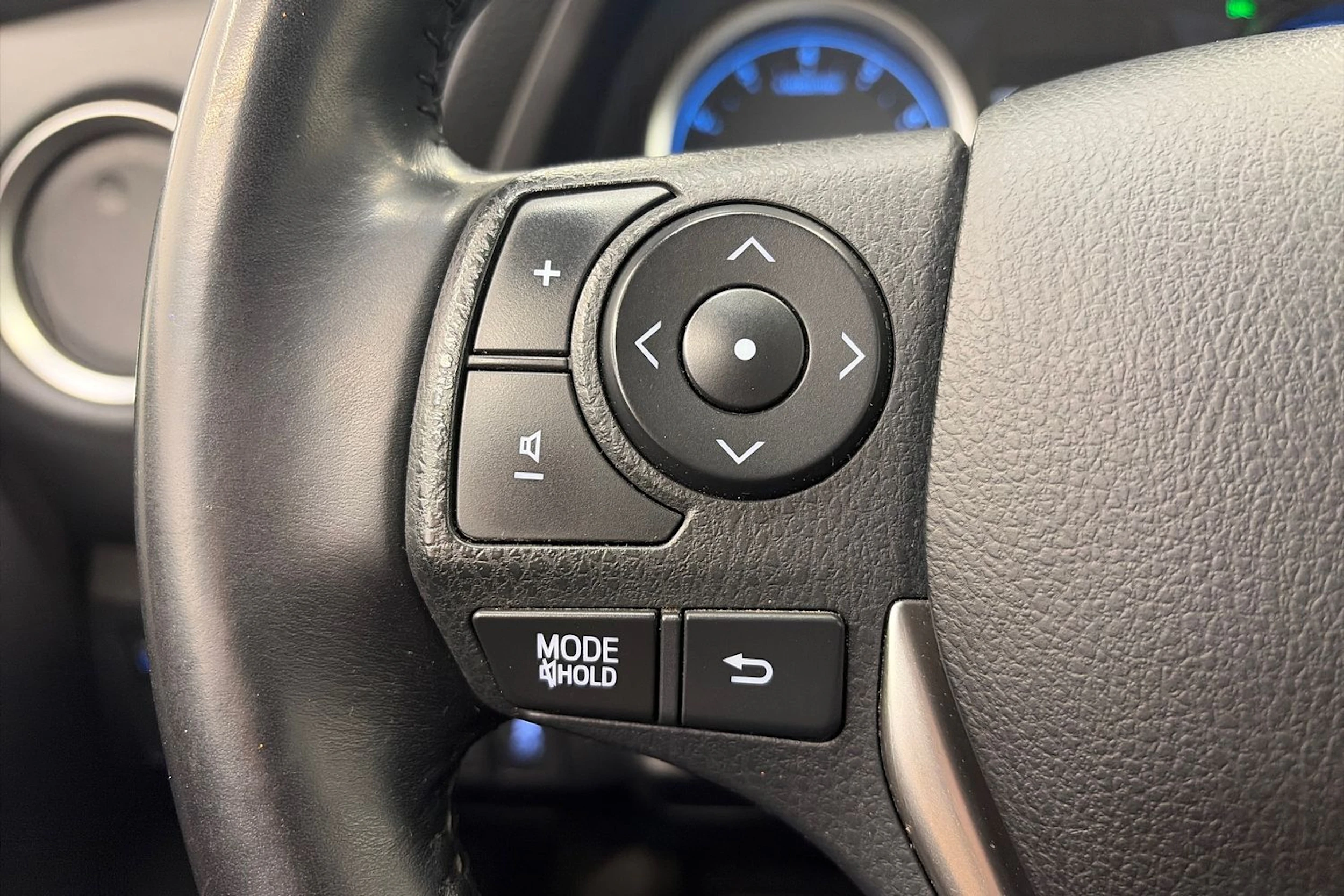 musta Toyota Auris 2013 kuva 13.