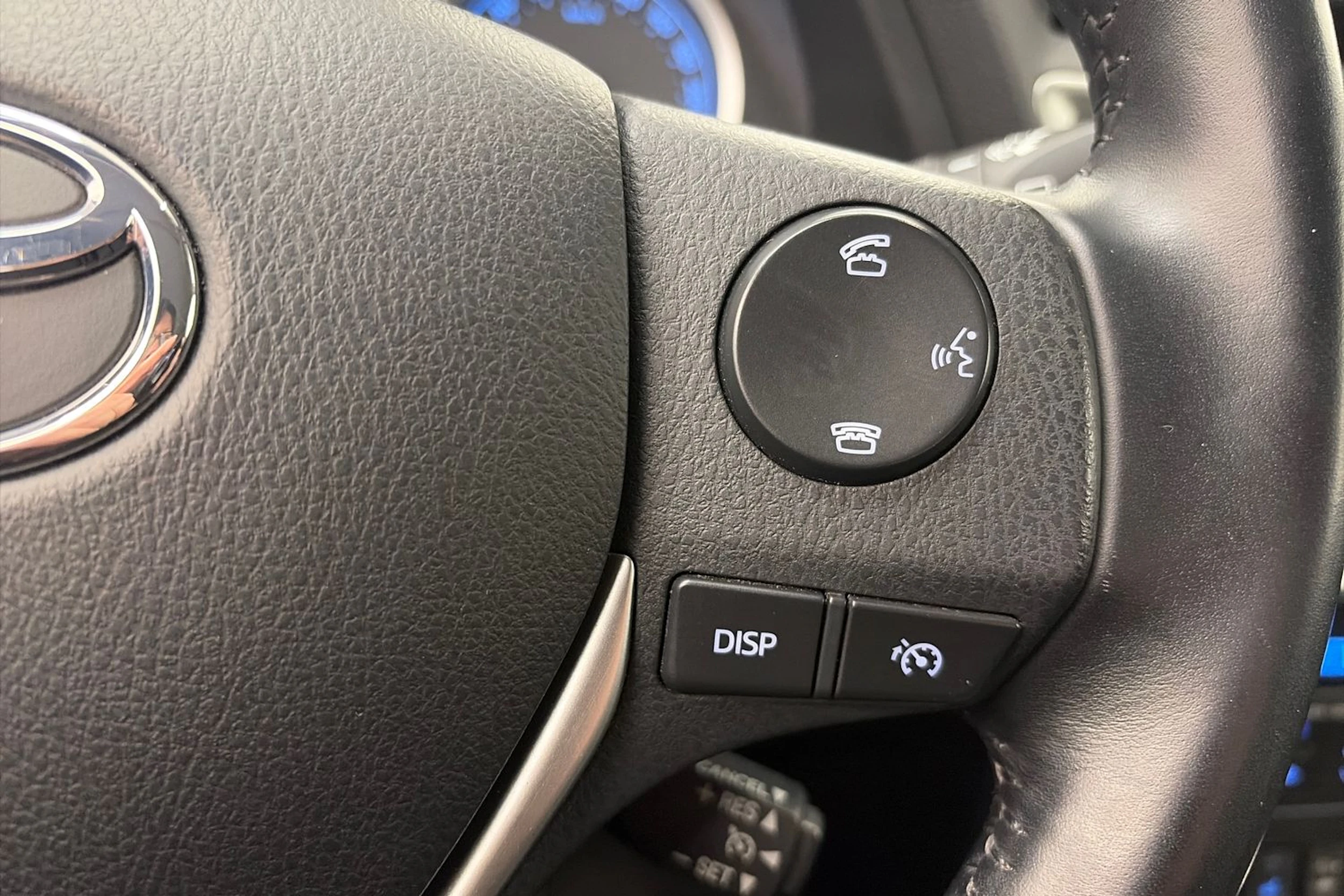 musta Toyota Auris 2013 kuva 14.