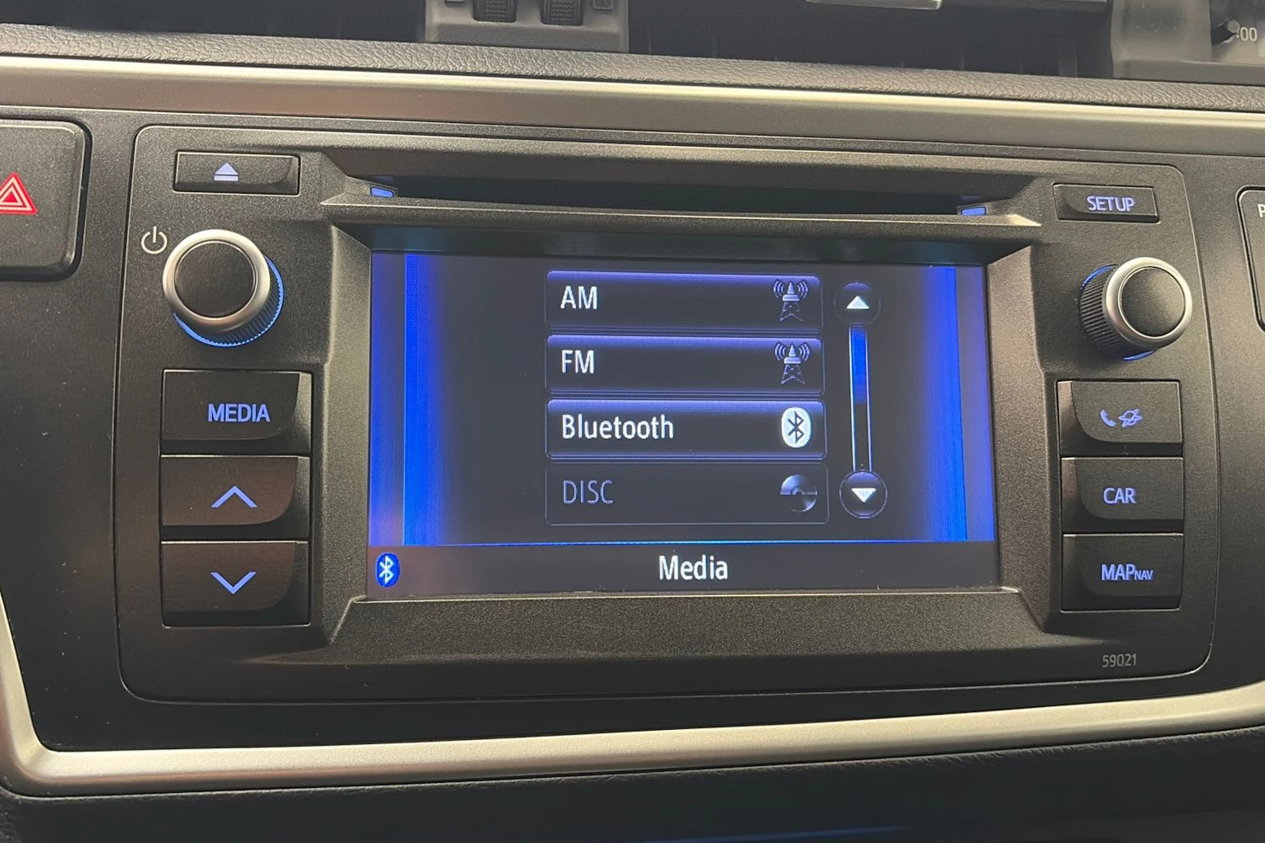 musta Toyota Auris 2013 kuva 18.