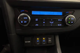 musta Toyota Auris 2013 kuva 20.