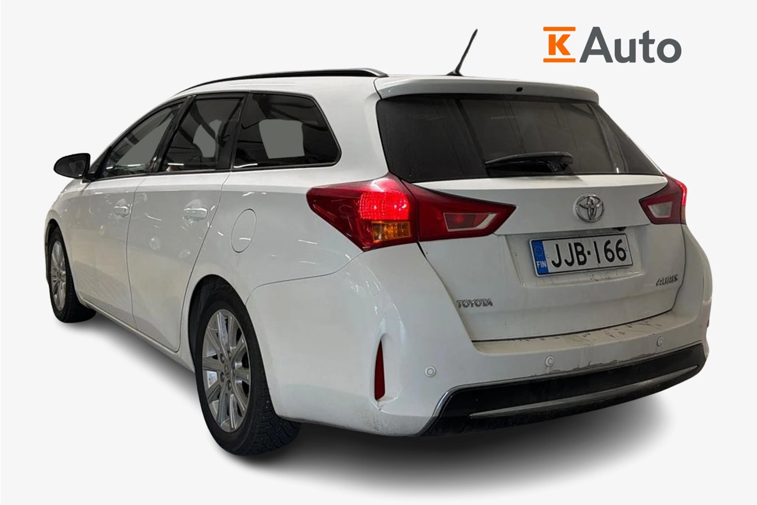 valkoinen Toyota Auris 2013 kuva 2.