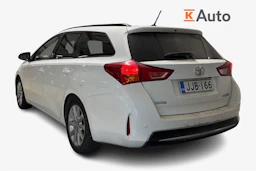 valkoinen Toyota Auris 2013 kuva 2.