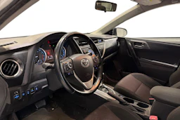 valkoinen Toyota Auris 2013 kuva 3.