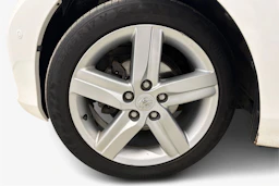 valkoinen Toyota Auris 2013 kuva 9.