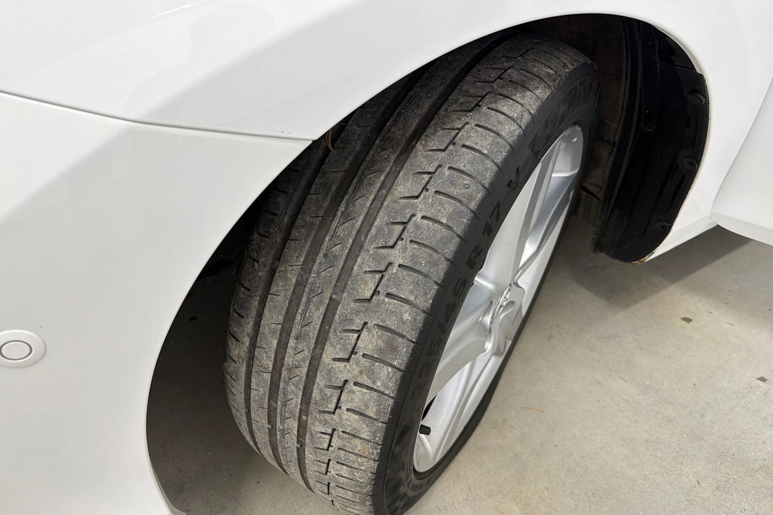 valkoinen Toyota Auris 2013 kuva 10.