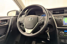 valkoinen Toyota Auris 2013 kuva 11.