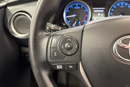 valkoinen Toyota Auris 2013 kuva 14.