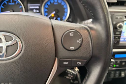 valkoinen Toyota Auris 2013 kuva 15.