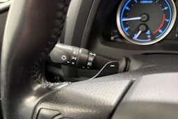 valkoinen Toyota Auris 2013 kuva 16.