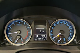 valkoinen Toyota Auris 2013 kuva 18.