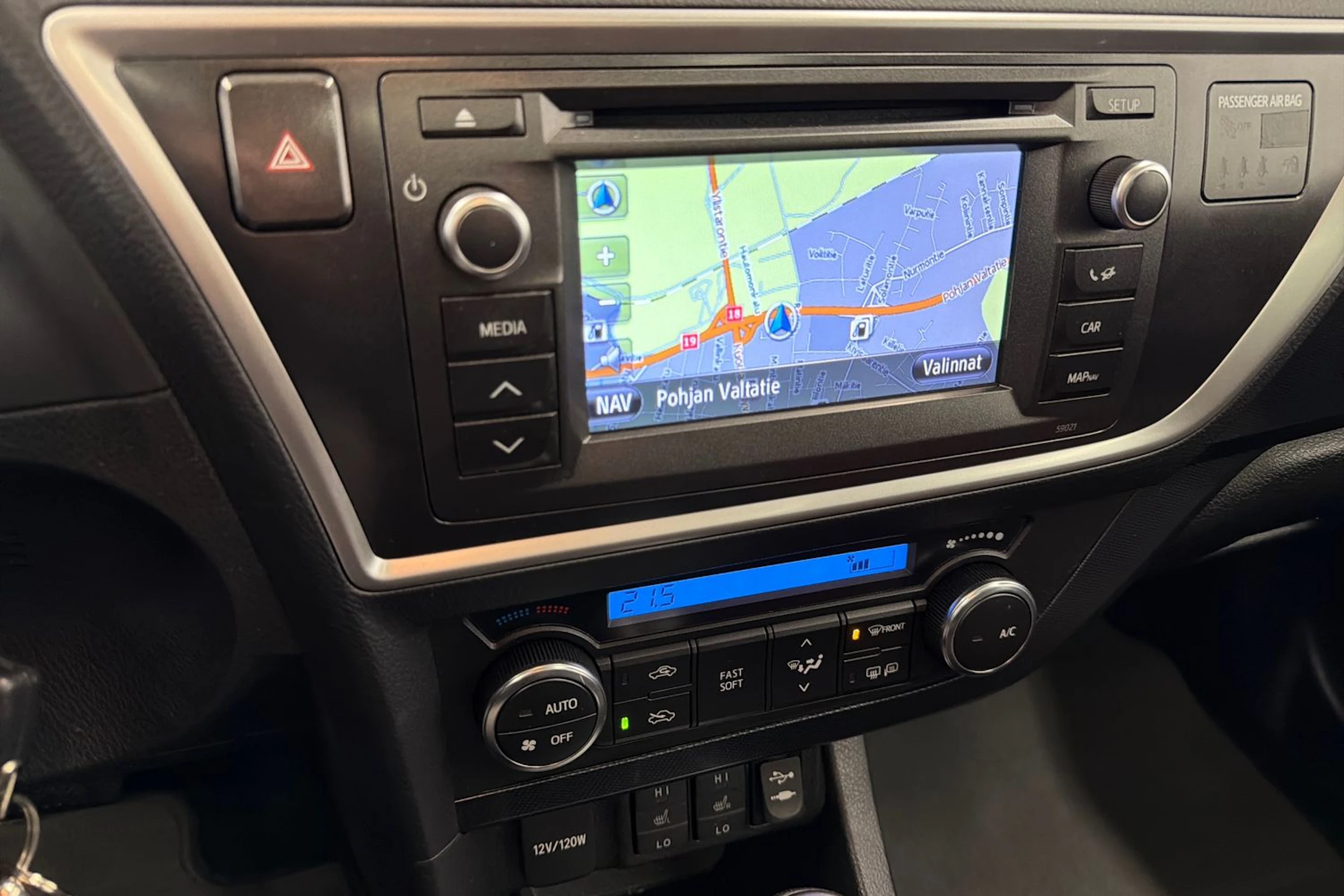 valkoinen Toyota Auris 2013 kuva 20.