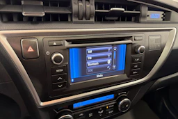 valkoinen Toyota Auris 2013 kuva 21.