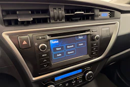 valkoinen Toyota Auris 2013 kuva 22.