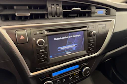 valkoinen Toyota Auris 2013 kuva 23.