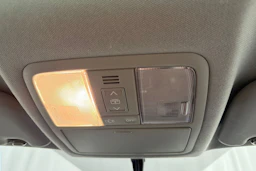 valkoinen Toyota Auris 2013 kuva 24.