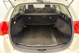 valkoinen Toyota Auris 2013 kuva 28.