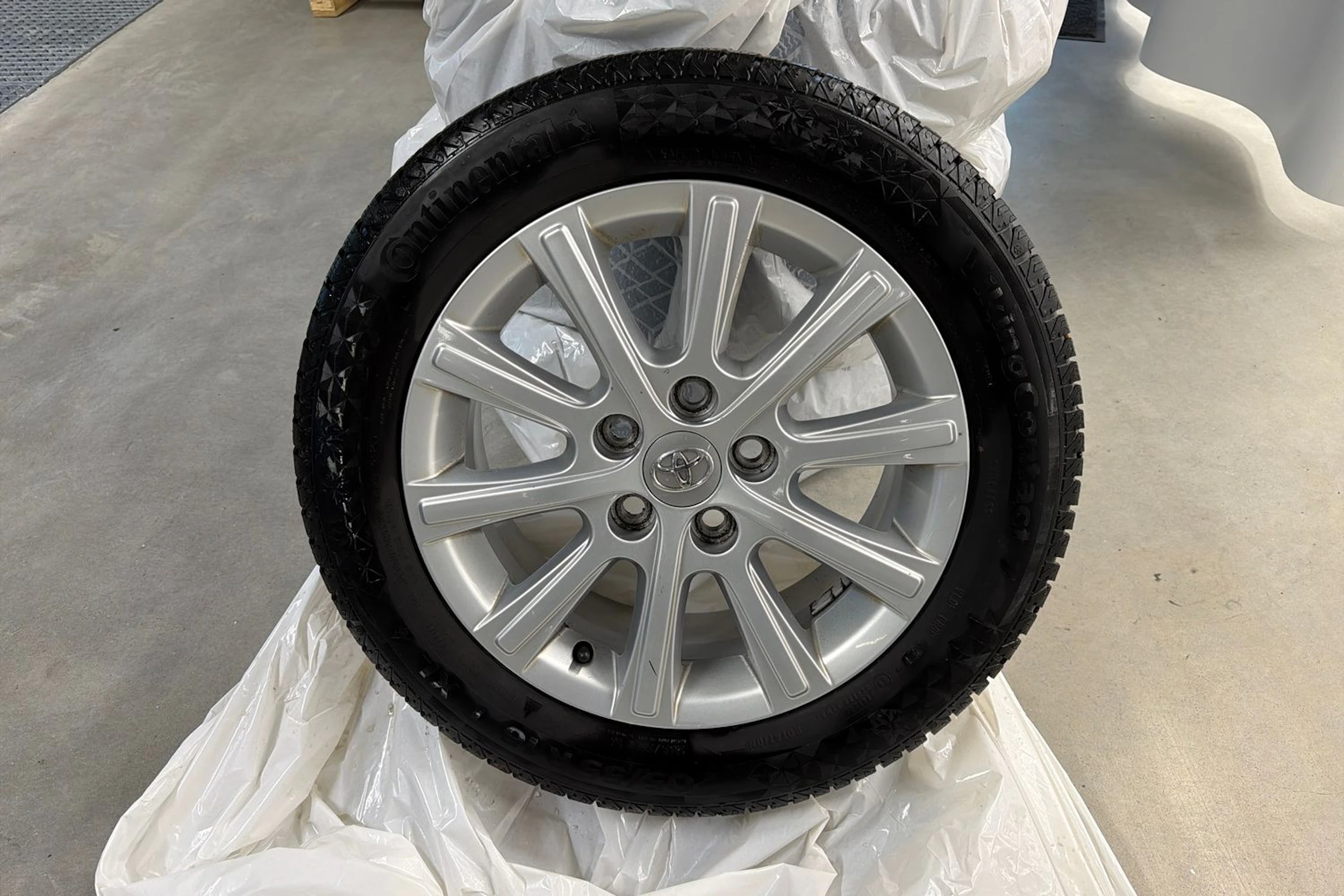 valkoinen Toyota Auris 2013 kuva 29.