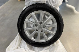 valkoinen Toyota Auris 2013 kuva 29.