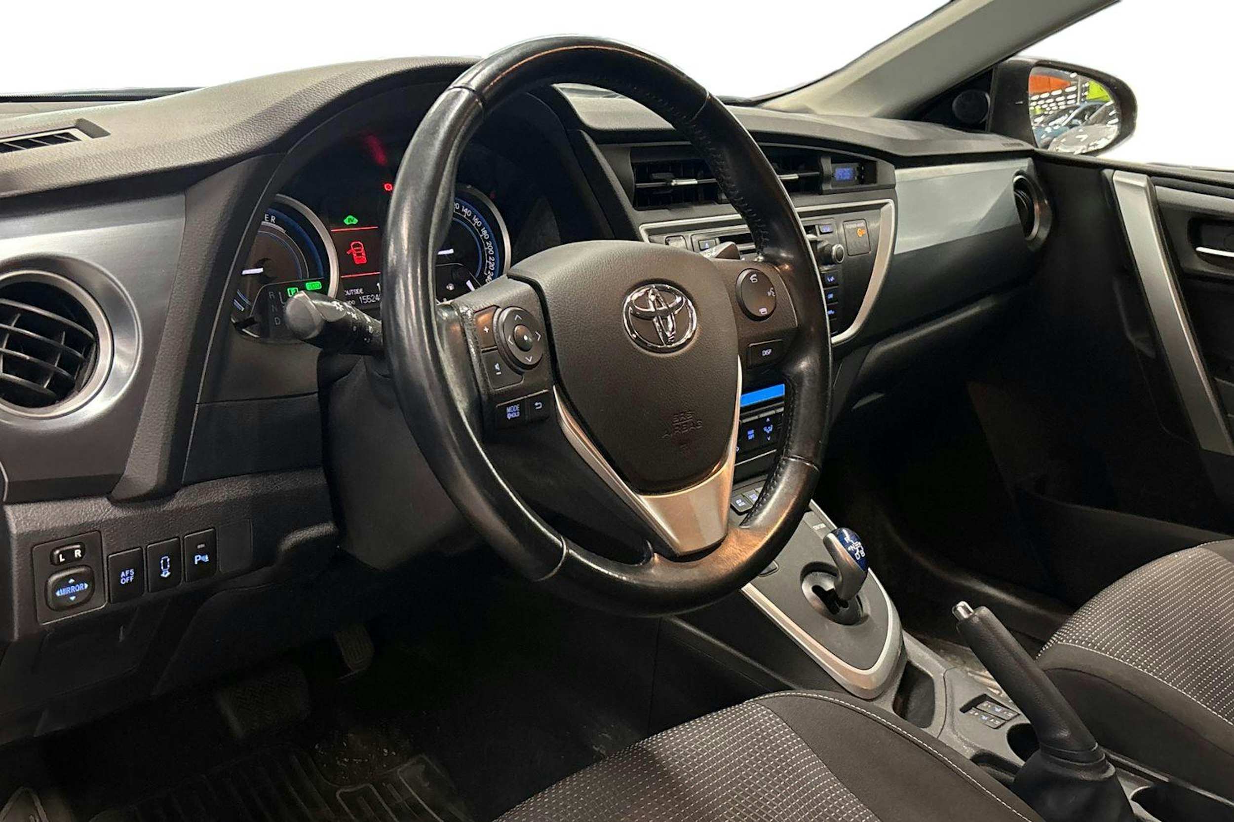 punainen Toyota Auris 2013 kuva 3.