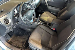 sininen Toyota Auris 2013 kuva 8.